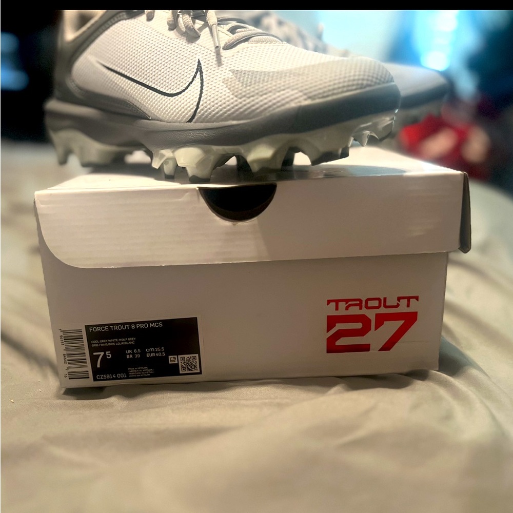 Nike Trout cleats 7.5. Baseball cleats